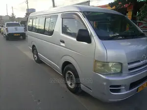 Toyota Quantum 2000 Silver