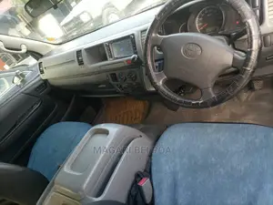 Toyota Quantum 2000 Silver