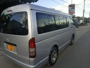 Toyota Quantum 2000 Silver