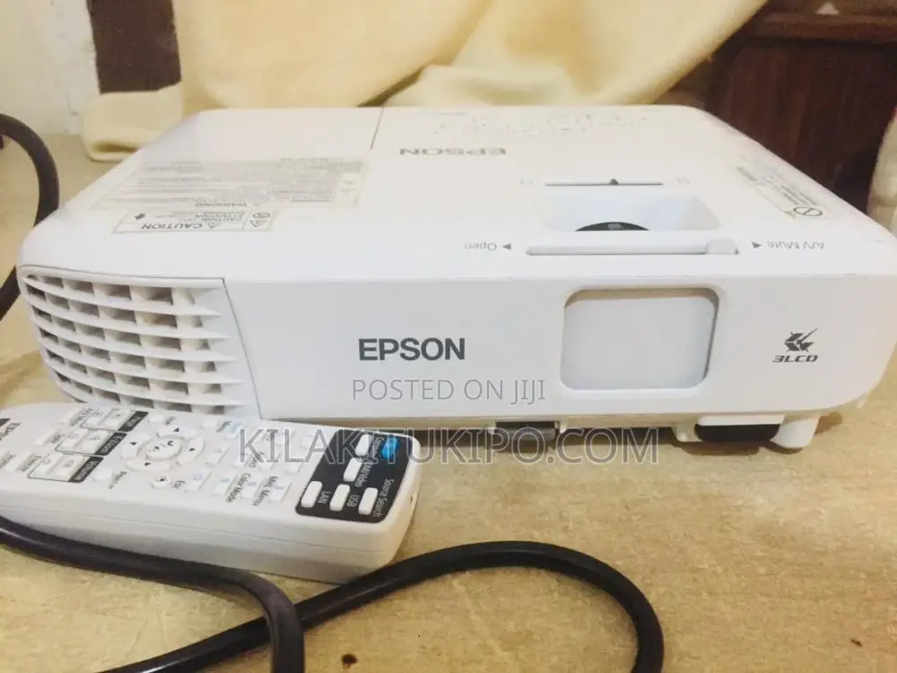 EPSON Projector Eb: X05 Clean Condition