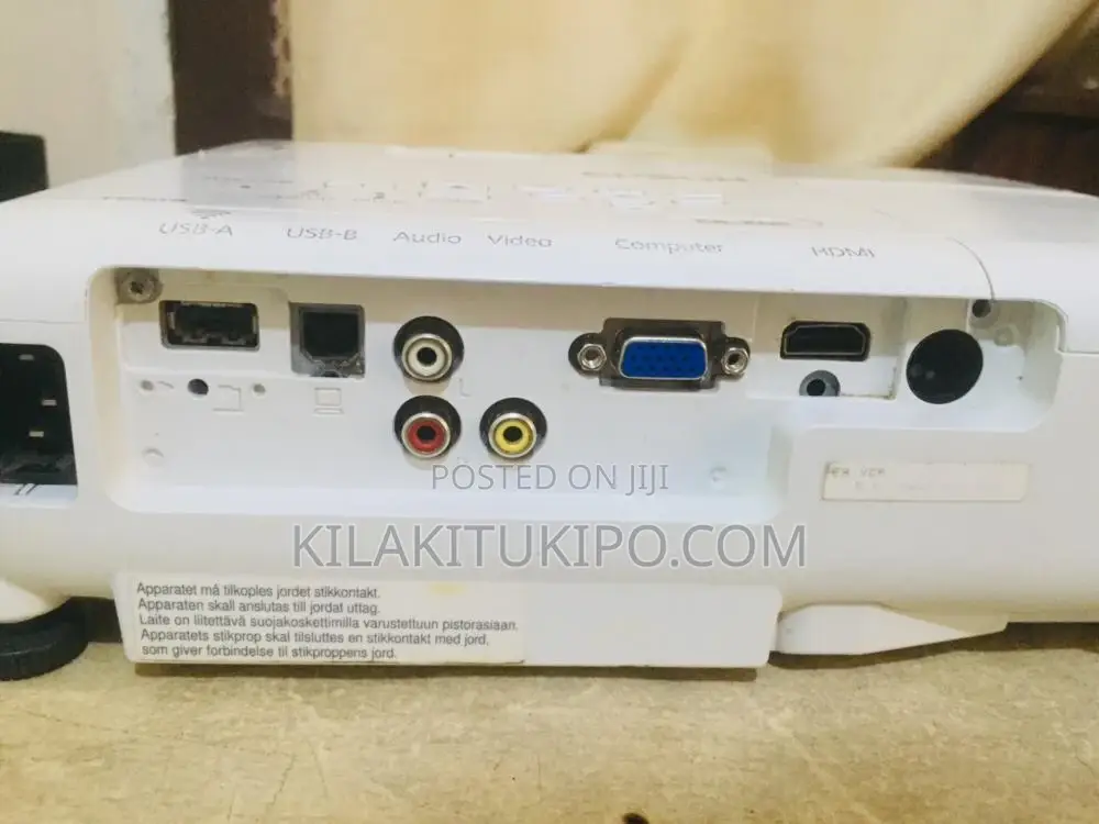 EPSON Projector Eb: X05 Clean Condition