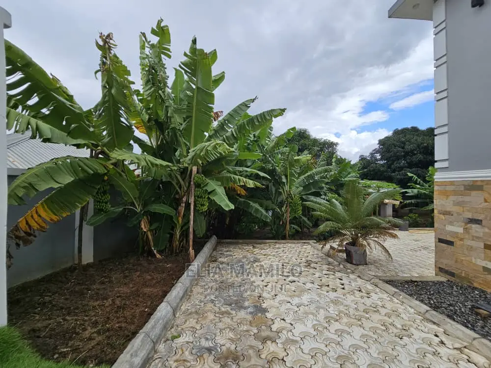 5bdrm Mansion in Mbezi Beach, Mbweni for sale