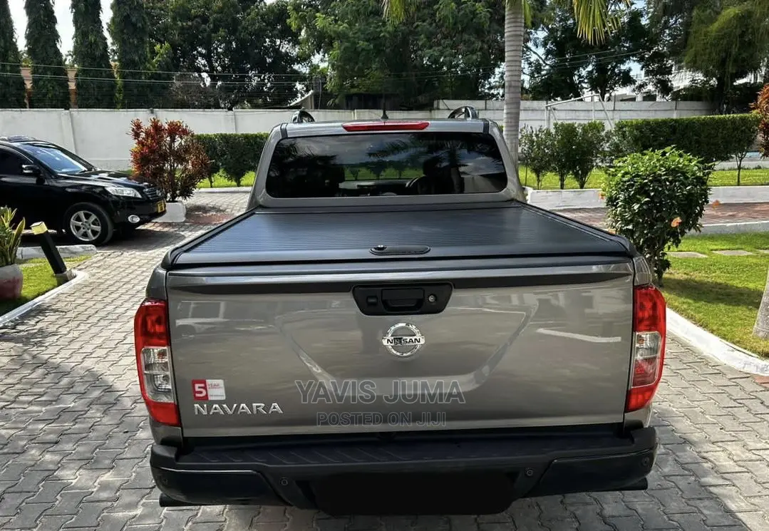 Nissan Navara 2022 Gray