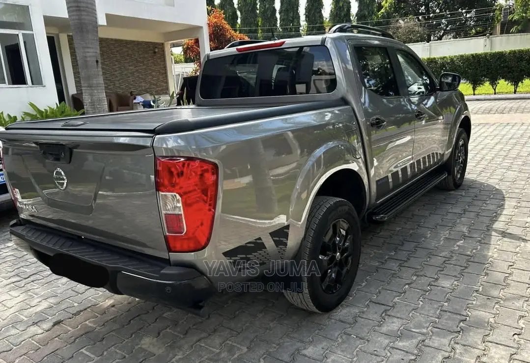 Nissan Navara 2022 Gray