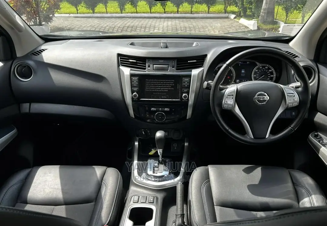 Nissan Navara 2022 Gray