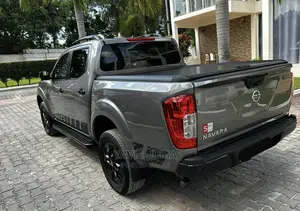 Nissan Navara 2022 Gray