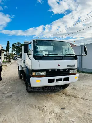 Mitsubishi Fuso 2001 White