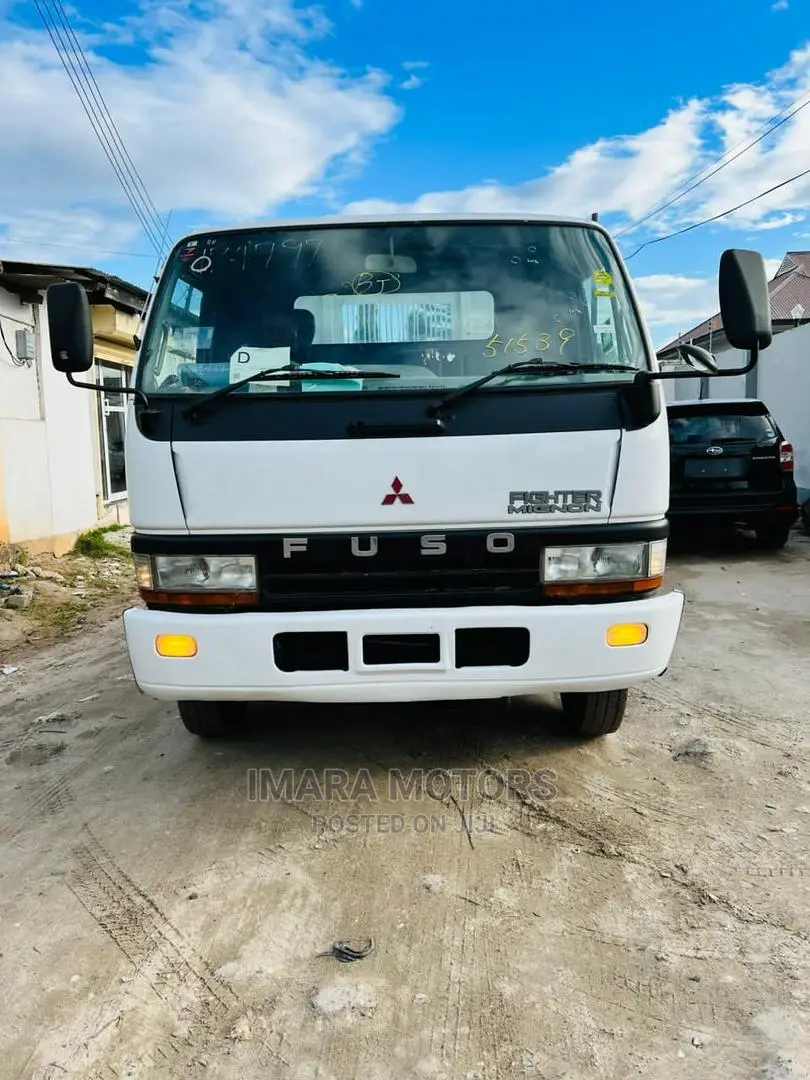 Mitsubishi Fuso 2001 White