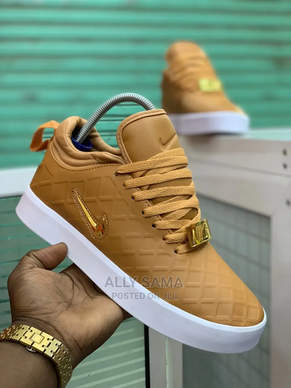 Nike Plain