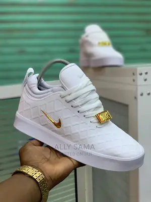Nike Plain