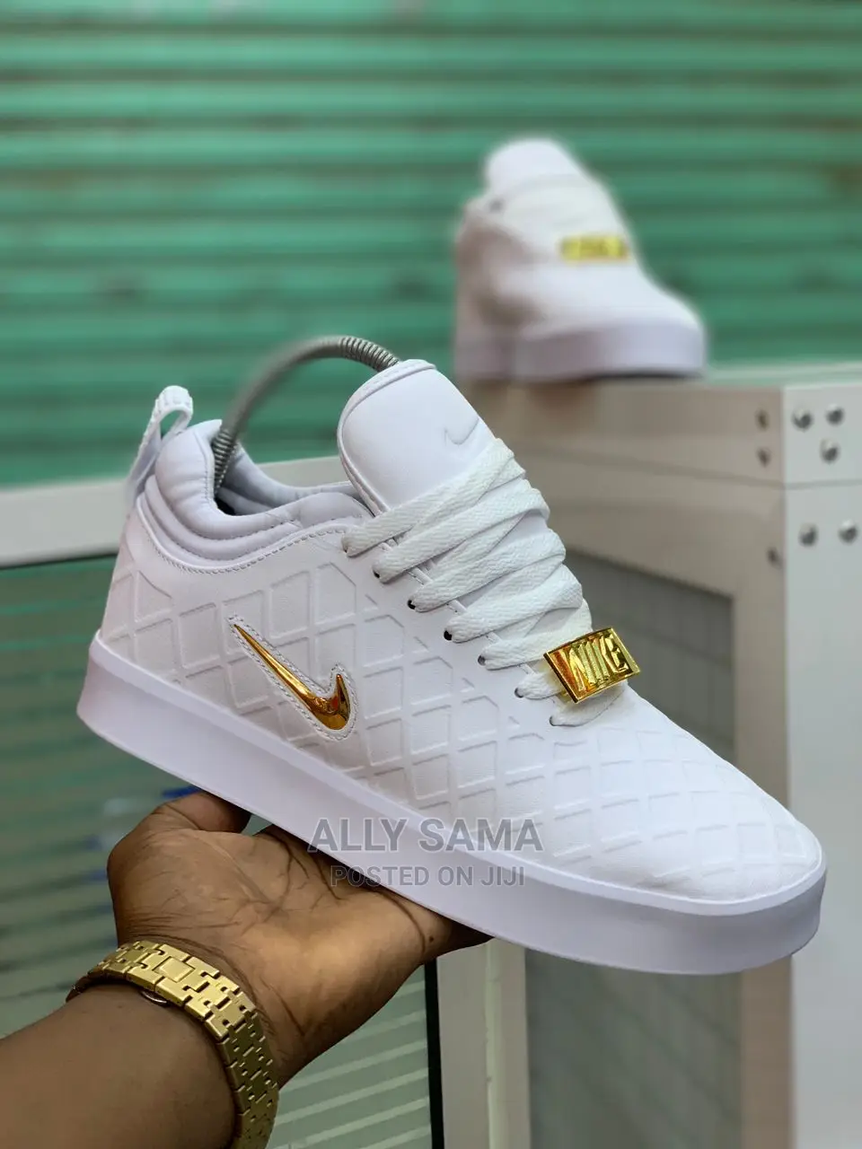 Nike Plain