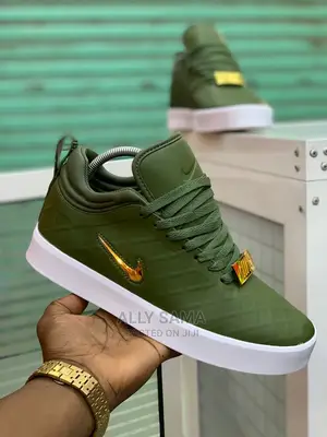Nike Plain