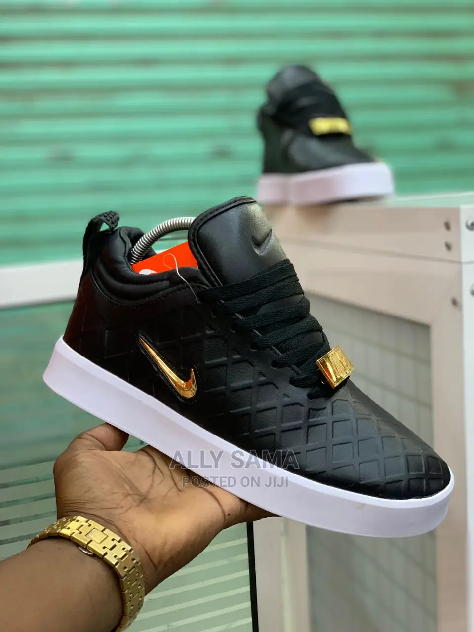 Nike Plain