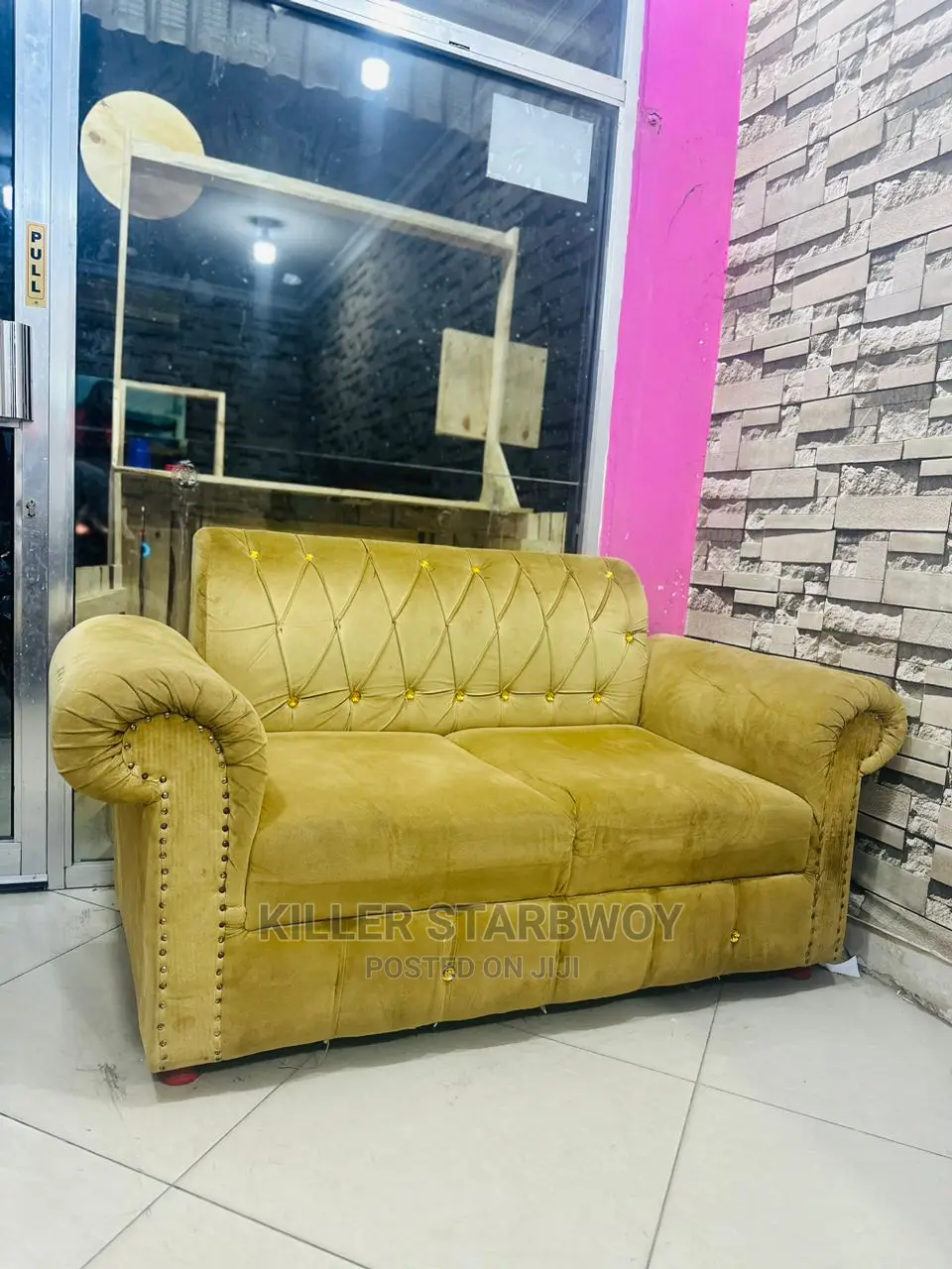 Sofa Yenyewe Kabisa