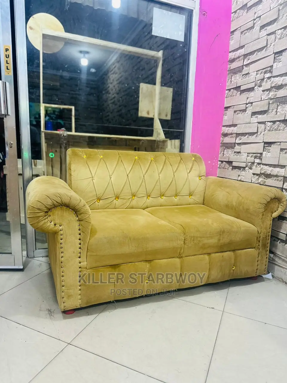 Sofa Yenyewe Kabisa