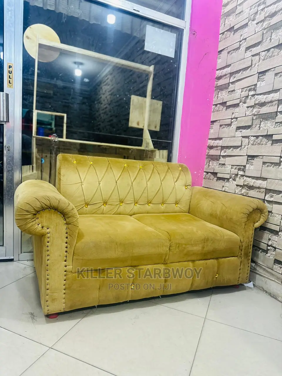Sofa Yenyewe Kabisa