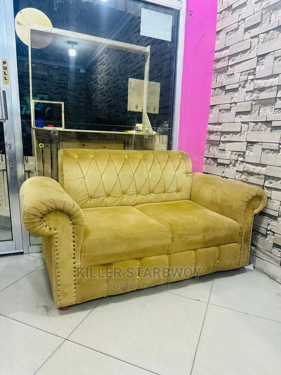 Sofa Yenyewe Kabisa