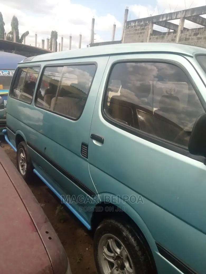 Toyota HiAce 2006 Blue