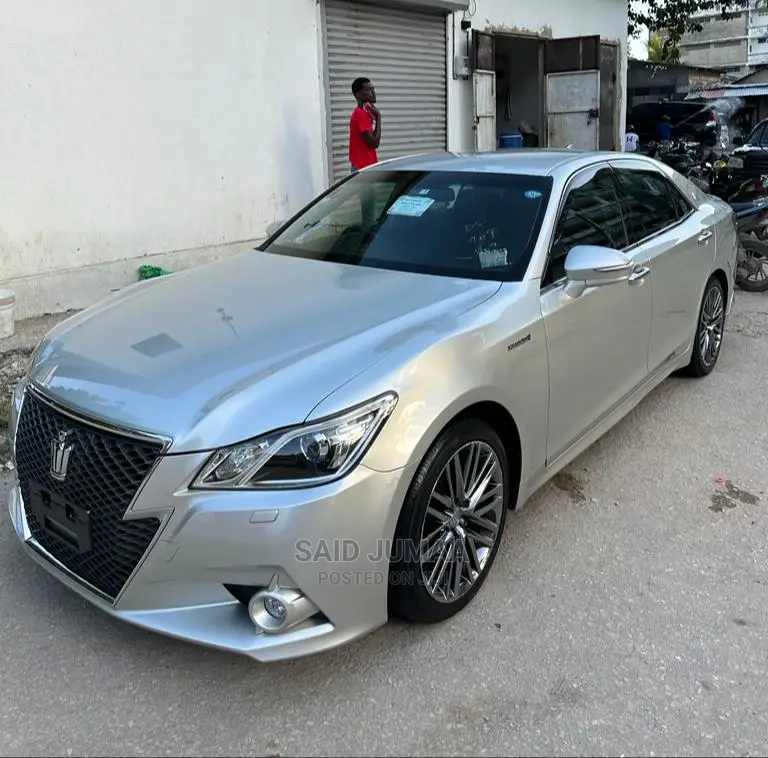 Toyota Crown 2016 Silver in Mjini Magharibi - Cars, Said Jumaa | Jiji.co.tz