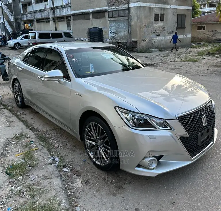 Toyota Crown 2016 Silver in Mjini Magharibi - Cars, Said Jumaa | Jiji.co.tz