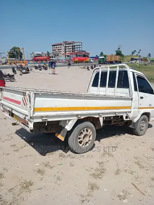 Townace Nzuri Inauzwa