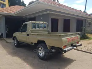 Toyota Land Cruiser 4.0 V6 GX 2009 Beige