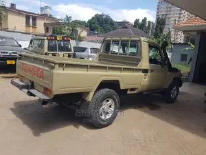 Toyota Land Cruiser 4.0 V6 GX 2009 Beige