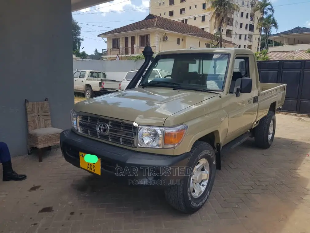 Toyota Land Cruiser 4.0 V6 GX 2009 Beige