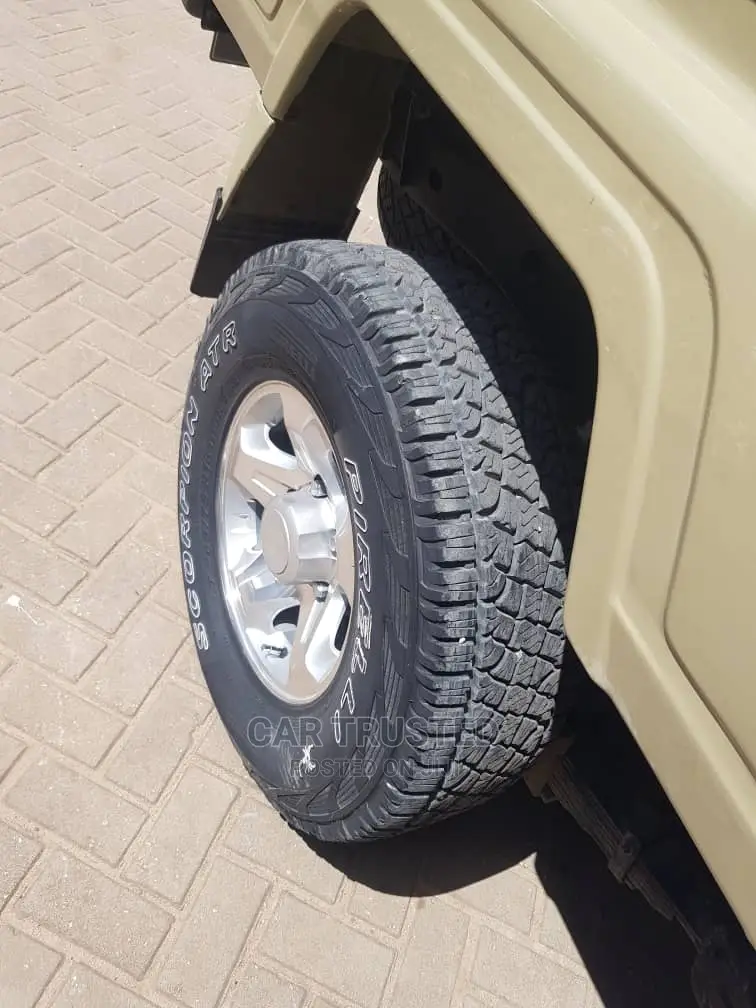 Toyota Land Cruiser 4.0 V6 GX 2009 Beige