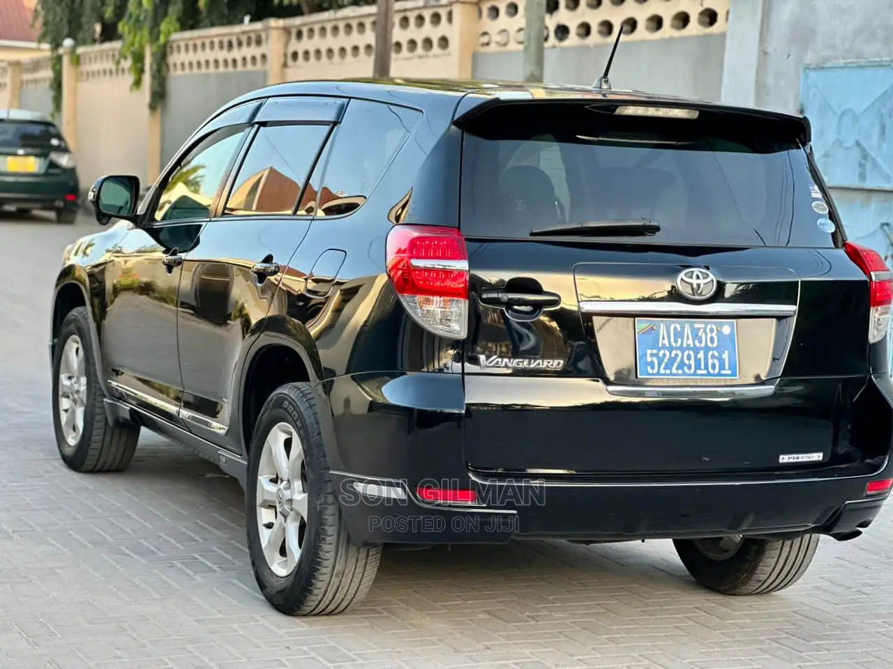 Toyota Vanguard 2012 Black
