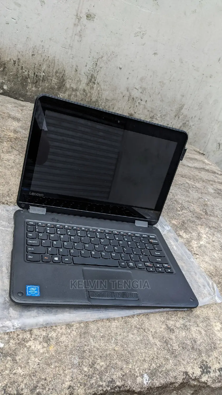 Laptop Lenovo 300e 4GB Intel SSD 128GB