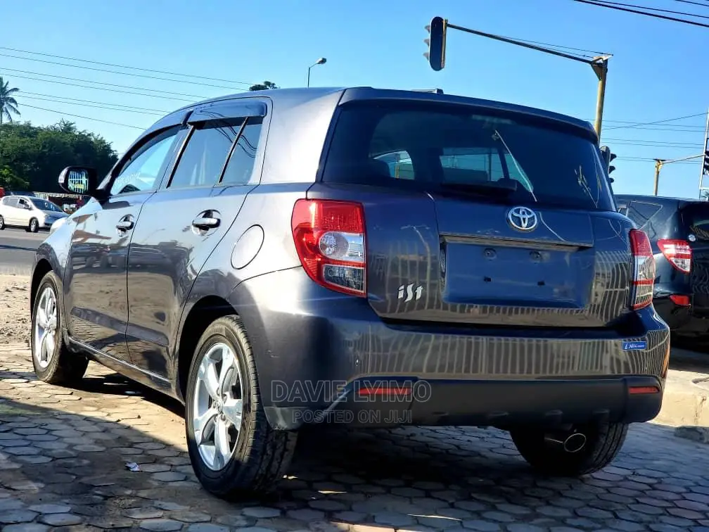 Toyota IST 2008 Gray