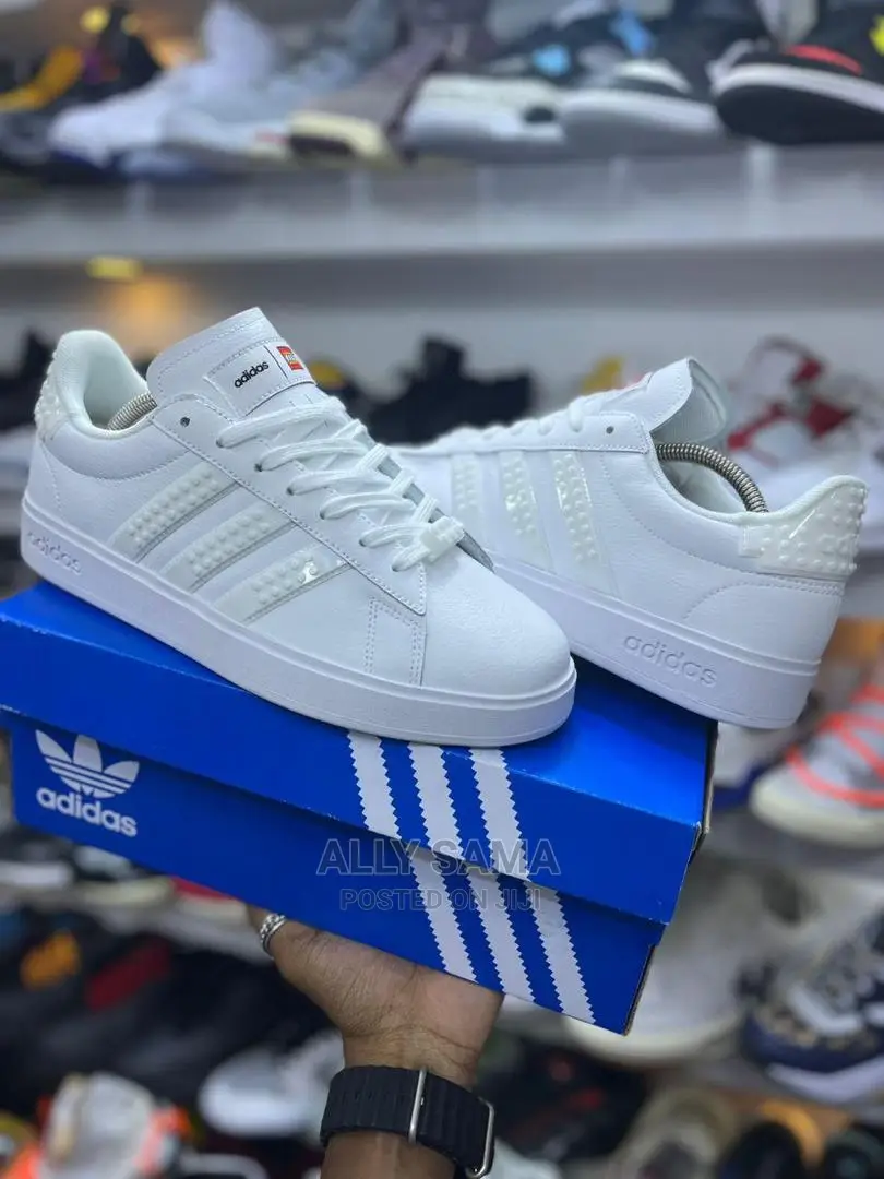 Adidas Sneakers