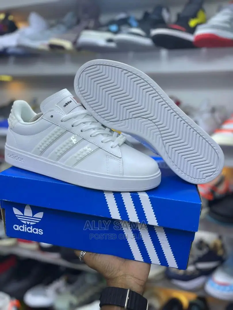 Adidas Sneakers