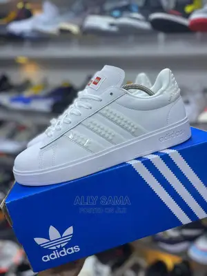 Adidas Sneakers
