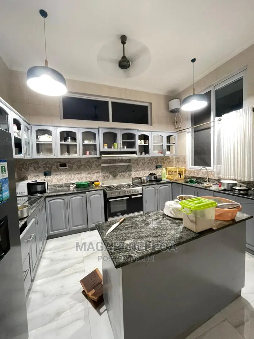 Furnished 8bdrm Mansion in Mbezi Beach, Kinondoni for sale