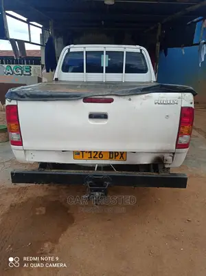 Toyota Hilux 2003 White