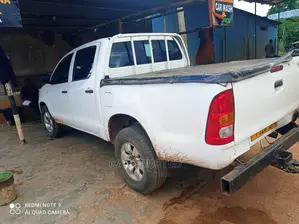 Toyota Hilux 2003 White