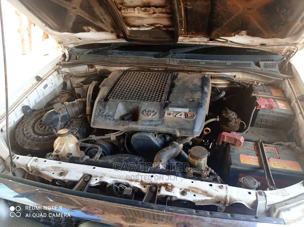 Toyota Hilux 2003 White