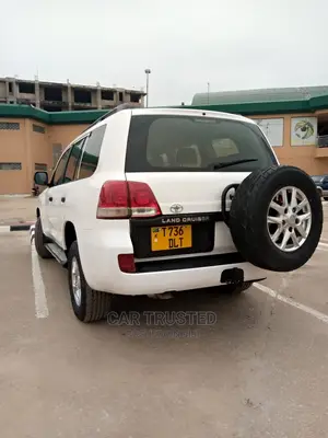 Toyota Land Cruiser 4.0 V6 GL 2013 White