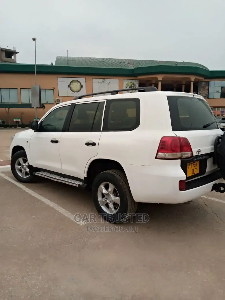 Toyota Land Cruiser 4.0 V6 GL 2013 White