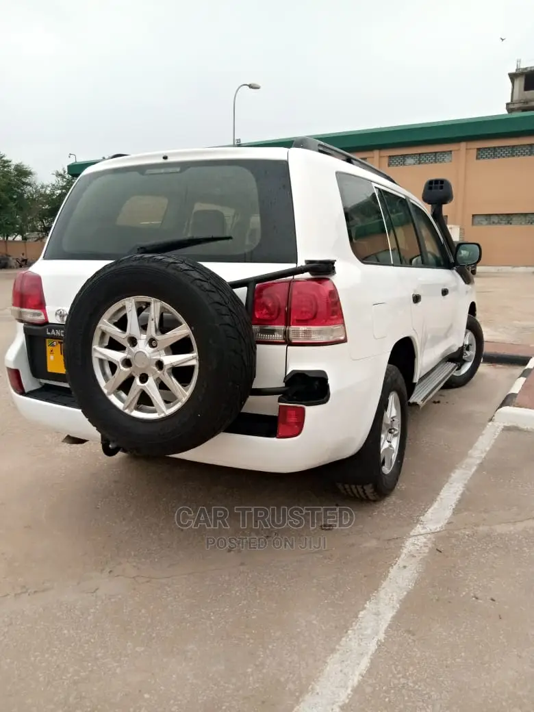 Toyota Land Cruiser 4.0 V6 GL 2013 White