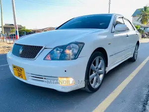 Photo - Toyota Crown 2006 White