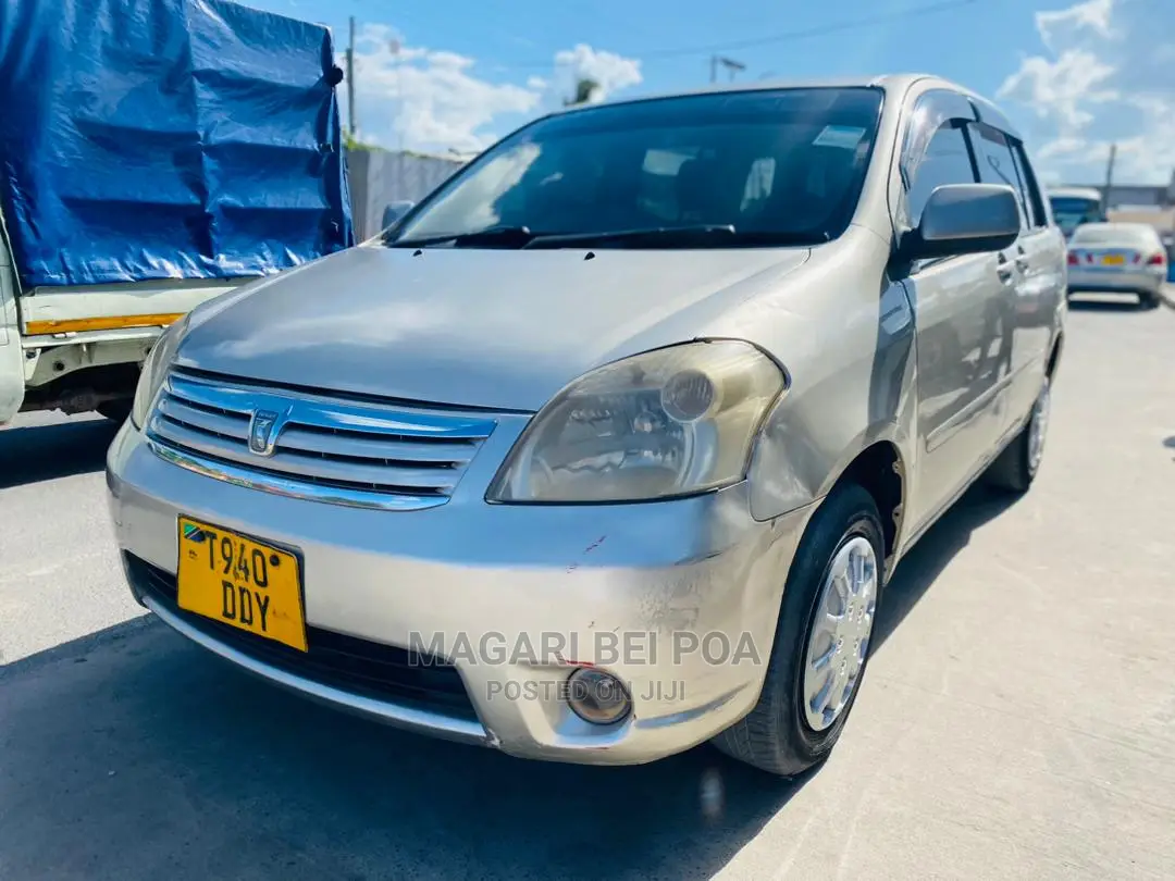 Toyota Raum 2004 Silver