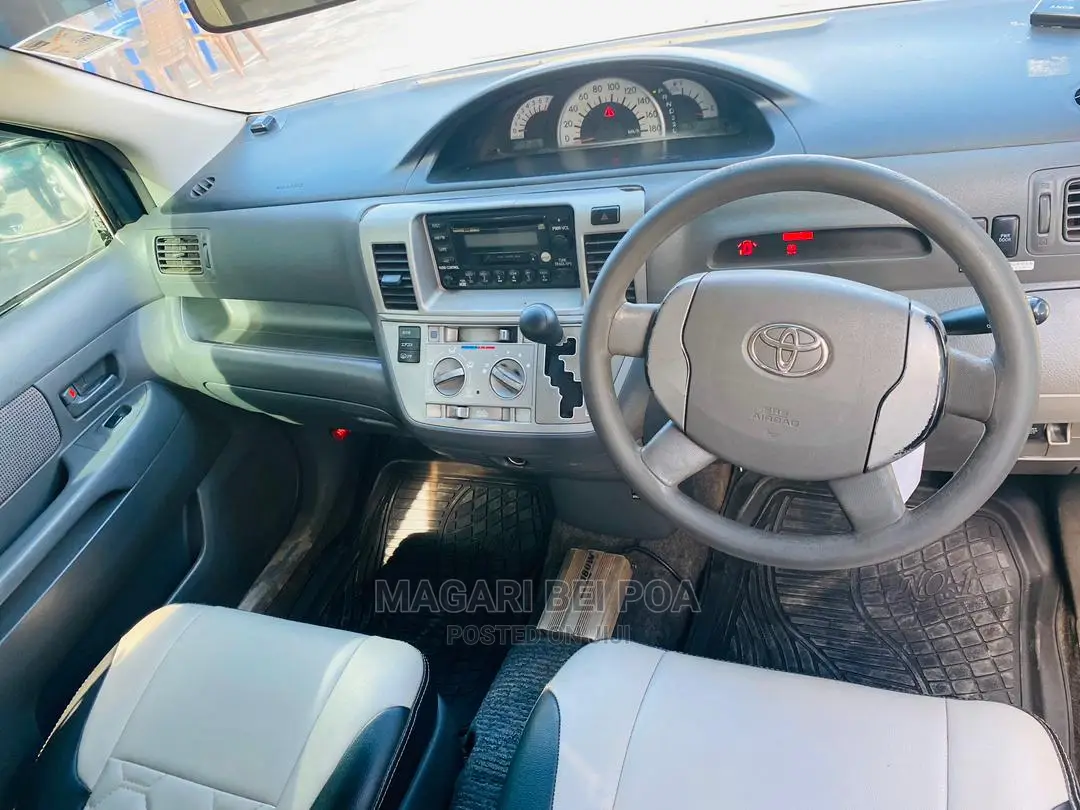 Toyota Raum 2004 Silver