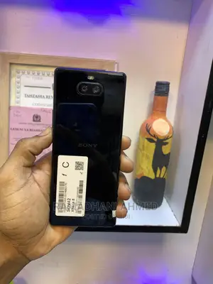 Sony Xperia 8 SOV42 64 GB Black
