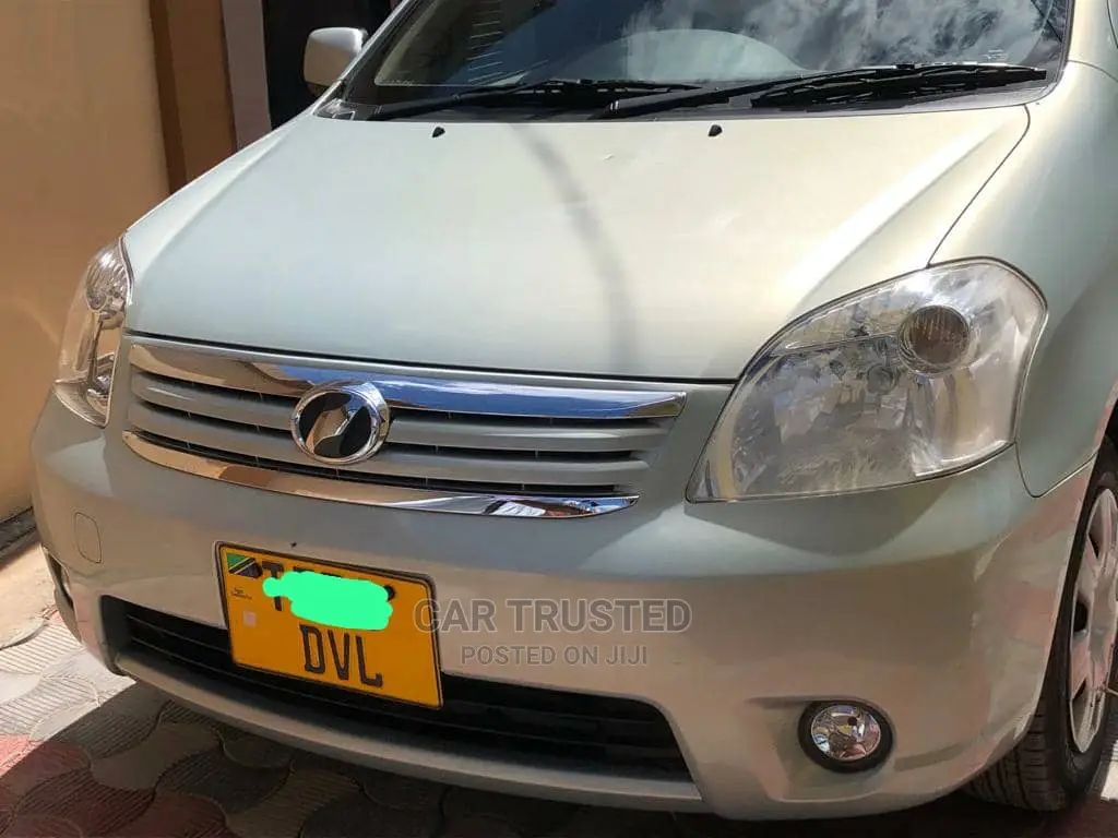 Toyota Raum 1.5 FWD 2006 Silver