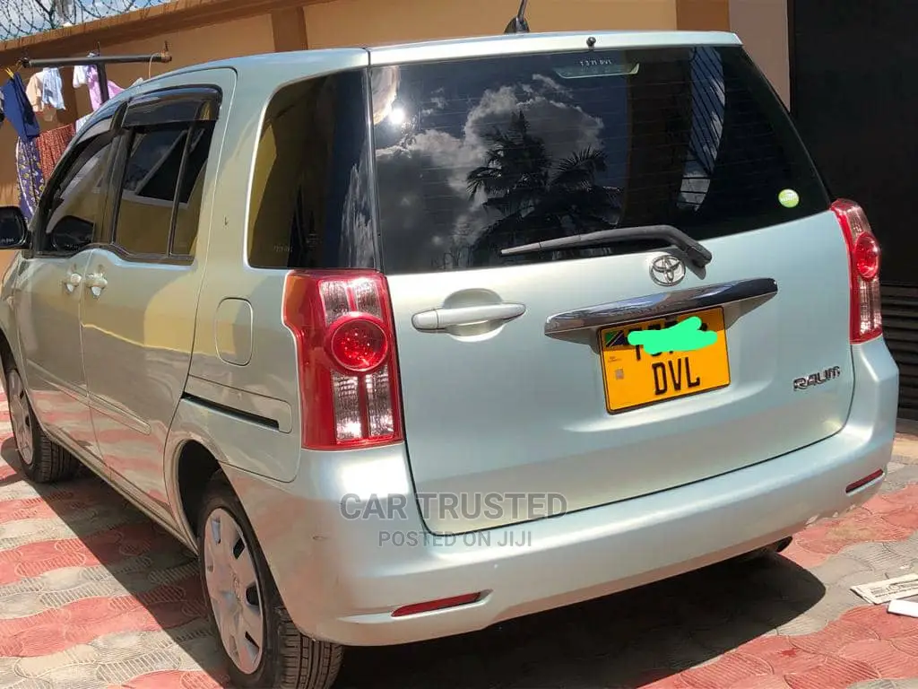 Toyota Raum 1.5 FWD 2006 Silver