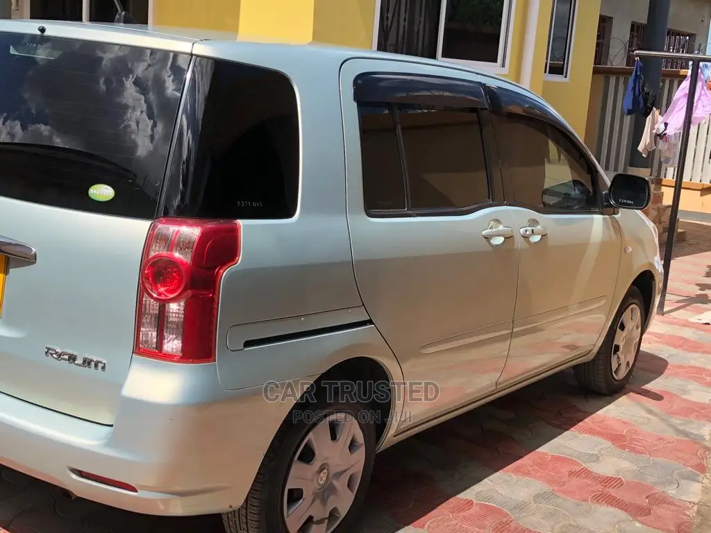 Toyota Raum 1.5 FWD 2006 Silver