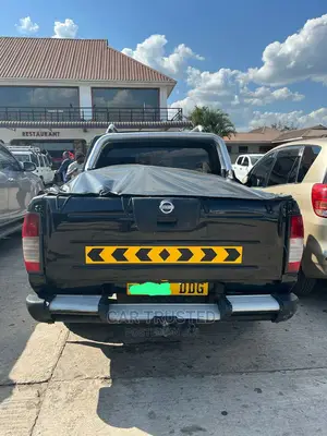 Nissan NP300 2004 Black